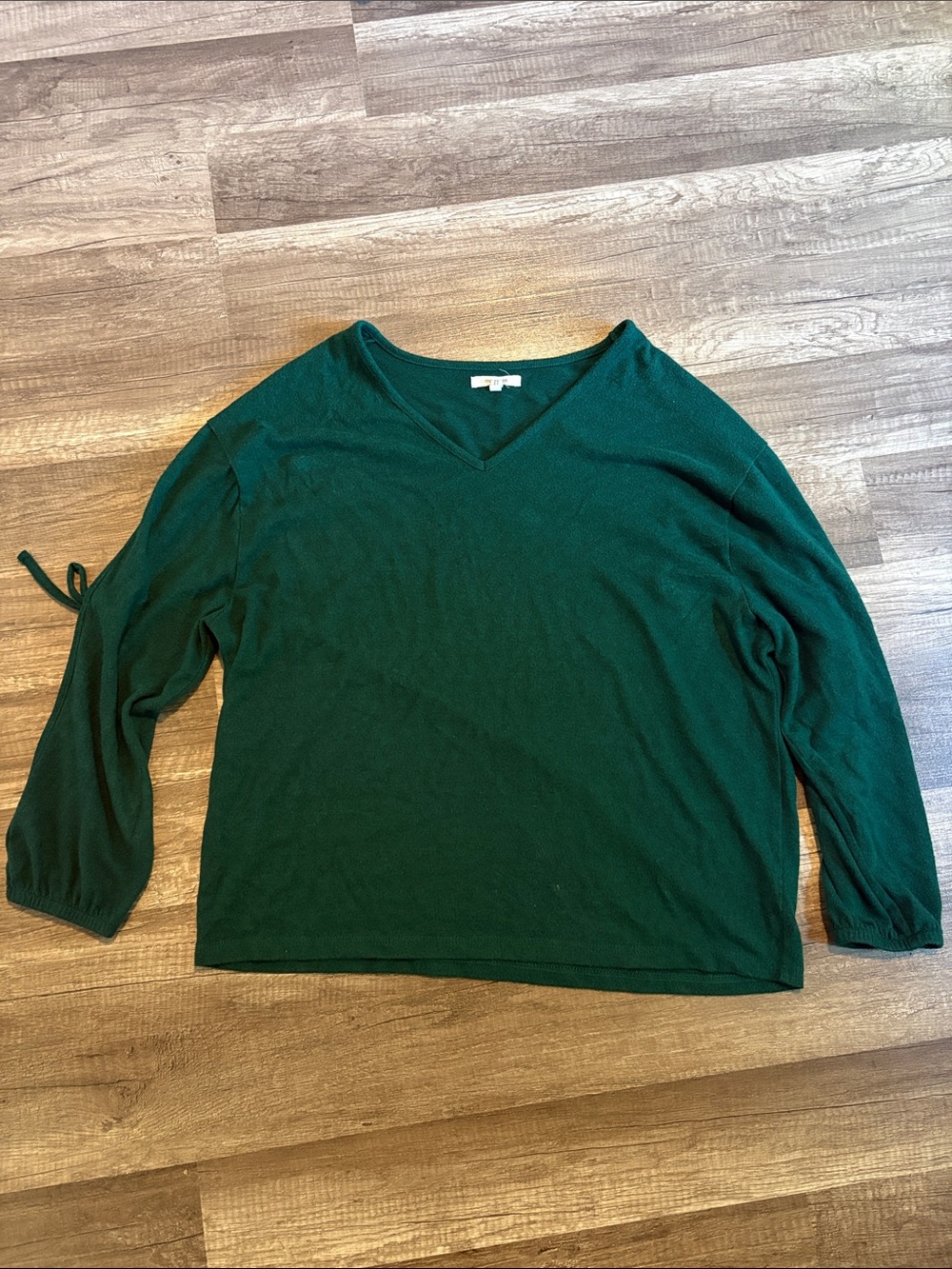 Women's Green V-Neck Long Sleeve Sweater